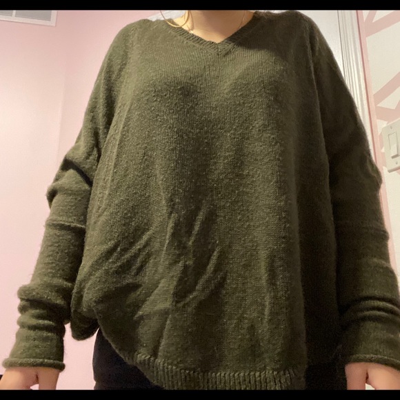 long sleeve green top perfect for fall time - Picture 4 of 4